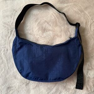 BAGGU Medium Nylon Crescent Bag Navy Black Strap NWOT